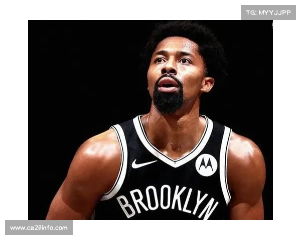 阿方索·戴维斯右膝前交叉韧带撕裂，拜仁后防遭遇重创